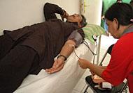 Kepala Dinas PU Kukar Ir Sugiyanto MM turut menyumbangkan darahnya dalam aksi donor darah yang digelar KOPRI Kukar
