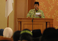 Bupati Kukar Prof Dr H Syaukani HR MM saat menyampaikan sambutannya pada peringatan Maulid Nabi bersama Korpri Kukar