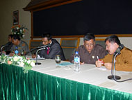 Ir Alek Oli`e dari DPRD Gorontalo (kanan), Purnomo Anwar dari DPRD Kab Malang dan Ridwan Yunus SH dari DPRD Aceh Utara ketika bertemu dengan pihak Pemkab Kukar