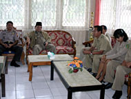 Suasana pertemuan Bupati Kukar H Awang Dharma Bakti di Kantor Camat Loa Kulu, Selasa (11/01) siang