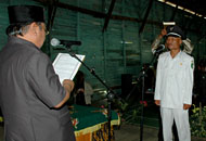 Pengambilan sumpah jabatan Kades Loa Pari oleh Wabup H Samsuri Aspar, Sabtu (31/03) lalu