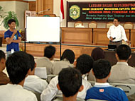 Suasana Latihan Dasar Kepemimpinan bagi pelajar SLTA yang menghadirkan Anggota DPRD Kukar Marwan SP, Sabtu (31/03) kemarin