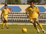 Gelandang kiri, Sutikno, sukses memperbesar gol kemenangan Mitra Kukar atas PSM Makassar