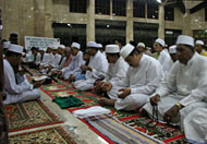 Umat Muslim kota Tenggarong menggelar Doa Dzikir Akhir Tahun