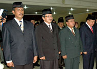 Para pejabat eselon II saat dilantik oleh Bupati Kukar H Syaukani HR, Rabu (04/10) kemarin