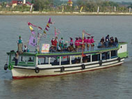 Parade kapal hias akan dilepas Menbudpar RI usai upacara pembukaan Erau 2009