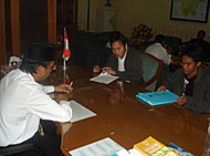 Ketua DPRD Kukar Rahmat Santoso saat menerima perwakilan PMII Kukar di ruang kerjanya