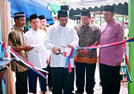 Ketua DPW PKS Kaltim, Hadi Mulyadi, saat meresmikan TK Islam Terpadu An-Nur