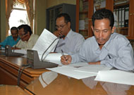 Para calon Kepala Desa saat mengikuti tes tertulis yang digelar Bagian Pemdes Pemkab Kukar