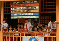 Para siswa SDN 002 Tenggarong yang kini dipersiapkan sebagai salah satu sekolah bertaraf internasional