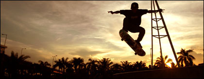 Skater Tenggarong kerap menghabiskan senja untuk bermain skateboard