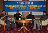 Wakadis Prindakop Kukar Drs H Abidinsyah Kadrie MM (kiri) saat memimpin kegiatan Sosialisasi Pengembangan Informasi/Media Perkoperasian