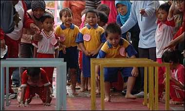 Suasana Lomba Sehat Bugar TK/Kelompok Bermain se-Kukar di Tenggarong tadi pagi