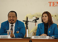 Ketua DPD KNPI Kukar Rita Widyasari bersama Ketua DPD KNPI Kaltim Amir P Ali ketika menyampaikan materinya kepada para peserta Rakorda