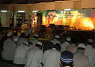 Suasana Tablig Akbar memperingati Hari Ashura 10 Muharram 1428 H di halaman Masjid Agung Sultan Sulaiman, Tenggarong