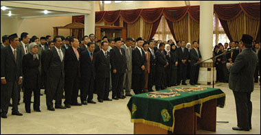 Para Kepala Sekolah dan Pengawas Sekolah se-Kukar dengan serius mendengarkan sambutan dari Wakil Bupati H Samsuri Aspar