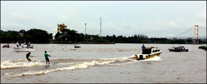 Rekor Ski Air sepajauh 42,8 berhasil ditorehkan di perairan Mahakam dari Tenggarong menuju Samarinda