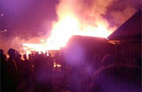 Api berkobar hebat di kawasan RT 3 desa Loa Duri Ulu, Loa Janan, Jum'at (10/10) malam lalu