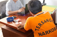 Sup, residivis narkoba saat menjalani pemeriksaan di Mapolres Kukar