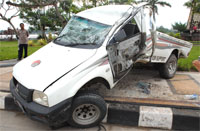Kondisi mobil Mitsubishi L200  yang mengalami kecelakaan tunggal di depan Kantor Bupati Kukar tadi pagi