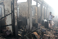 Los tempat penjualan daging sapi dan ayam ikut ludes terbakar