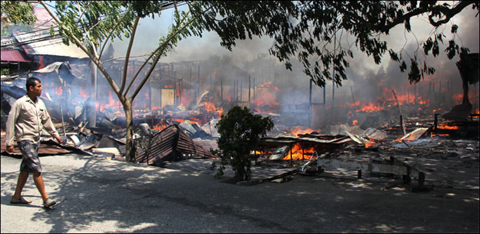 Kebakaran di Jalan Kartini, Tenggarong, menghanguskan sedikitnya 9 buah bangunan rumah warga RT 18 Kelurahan Melayu