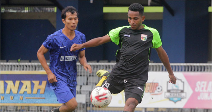 Winger Mitra Kukar Pandi Ahmad Lestaluhu sukses mencetak 2 gol pada laga uji coba melawan Bersatu FC