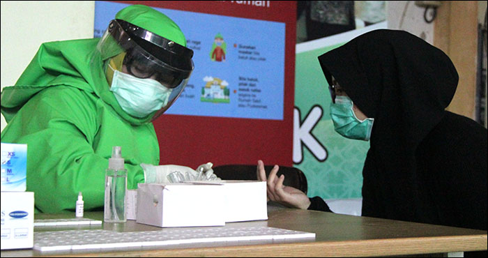 Para santri, pelajar, hingga mahasiswa di Kukar yang hendak kembali melanjutkan pendidikan di luar daerah dapat meminta rapid test di Puskesmas terdekat