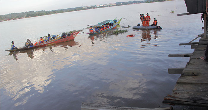 Tim SAR gabungan dikerahkan untuk mencari pekerja pencucian yang hilang tenggelam di sungai Mahakam bersama mobil yang sedang dibersihkannya