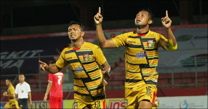 Ungkapan syukur Ansori dan Saepuloh Maulana usai terciptanya gol pembuka kemenangan Mitra Kukar ke gawang Kalteng Putra 