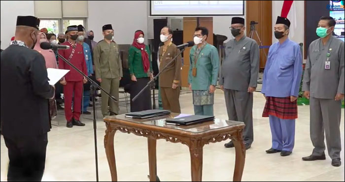 Bupati Kukar Edi Damansyah saat melantik pejabat struktural di lingkungan Pemkab Kukar, Kamis (06/01) siang