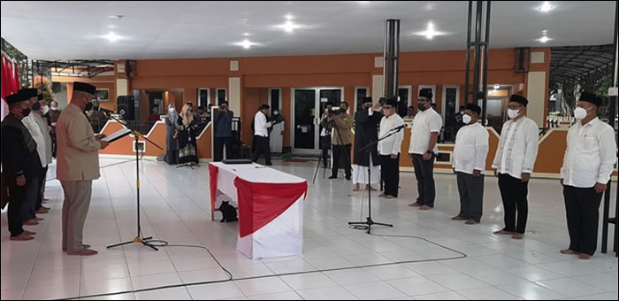 Bupati Edi Damansyah saat mengambil sumpah jabatan 5 pejabat Pimpinan Tinggi Pratama Pemkab Kukar