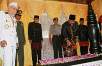 Ziarah di makam pendiri kota Tenggarong, Aji Imbut, menandai upacara peringatan HUT Tenggarong ke-232