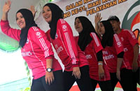 Penampilan para karyawan dalam lomba joget cuci tangan yang ikut menyemarakkan puncak peringatan HUT ke-31 RSUD AM Parikesit