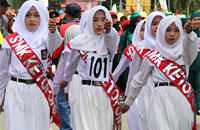 Regu putri SMK Ketopong Tenggarong ikut ambil bagian dalam lomba gerak jalan SLTA