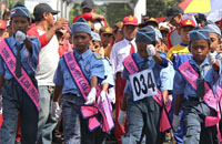 Siswa SDN 001 Loa Janan ikut ambil bagian dalam Lomba Gerak Jalan tingkat SD yang digelar di Tenggarong