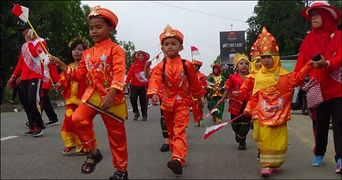 Kegiatan pawai karnaval menyemarakkan HUT Kemerdekaan RI ke-73 digelar di desa Teluk Dalam, Tenggarong Seberang, Sabtu (25/08) pagi
