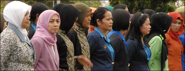 Peringatan Hari Ibu ke-84 di Tenggarong tadi pagi diikuti ibu-ibu dari sejumlah organisasi kewanitaan di Kukar