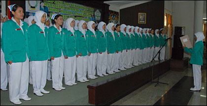 Pengucapan janji mahasiswa Akbid Kutai Husada sebelum diterjunkan ke lapangan melaksanakan praktek kebidanan