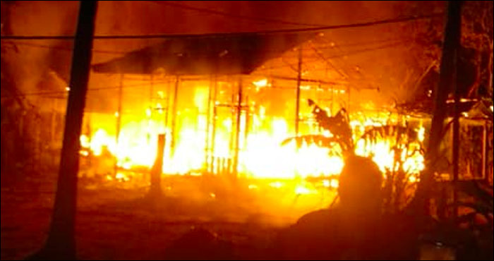 Dua buah rumah warga RT 11 Desa Sidomulyo, Anggana, ludes diamuk si jago merah