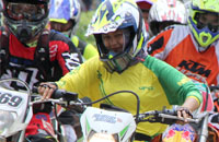 Salah seorang peserta wanita ikut ambil bagian dalam BLUKAR 2