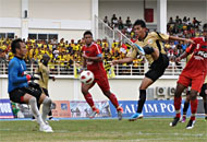 Striker Mitra Kukar Anindito Wahyu Erminarno gagal memaksimalkan peluang menjadi gol