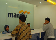 Bank Mandiri akan terus meningkatkan pelayanannya terhadap para nasabah, termasuk nasabah yang berada di Tenggarong