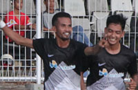 Pemain Tenggarong merayakan gol yang dicetak ke gawang Loa Kulu