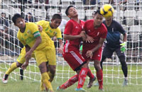 Duel antara Muara Kaman (kuning) vs Muara Muntai (merah) yang berlangsung sengit