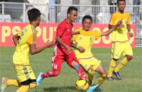 Duel antara tim Muara Muntai (merah) vs Loa Kulu (kuning) yang dimenangkan Muara Muntai dengan skor 5-0