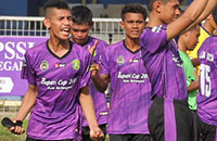 Ekspresi pemain Loa Kulu saat rekannya berhasil mengeksekusi penalti dengan sempurna 