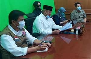 Bupati Kukar Edi Damansyah saat mengumumkan tambahan 2 warga Kukar yang positif terjangkit virus Corona