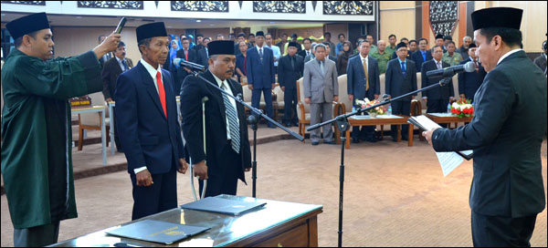 Pengambilan sumpah dua PAW Anggota DPRD Kukar dari Partai Demokrat oleh Ketua DPRD Kukar H Salehudin tadi siang