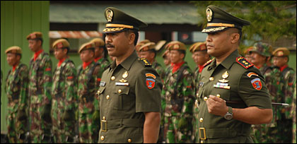 Jabatan Dandim 0906/TGR diserahterimakan dari Letkol Inf Hardani Lukitanta Adi (kiri) kepada Letkol Inf Joseph Robert Giri